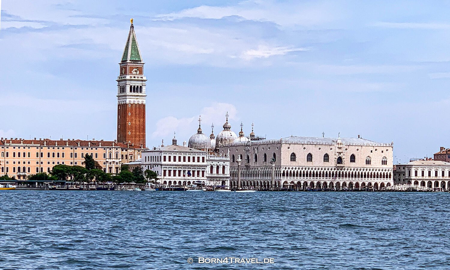 Sightseeing  mit Vaporetto, in Venedig,Italien,born4travel.de