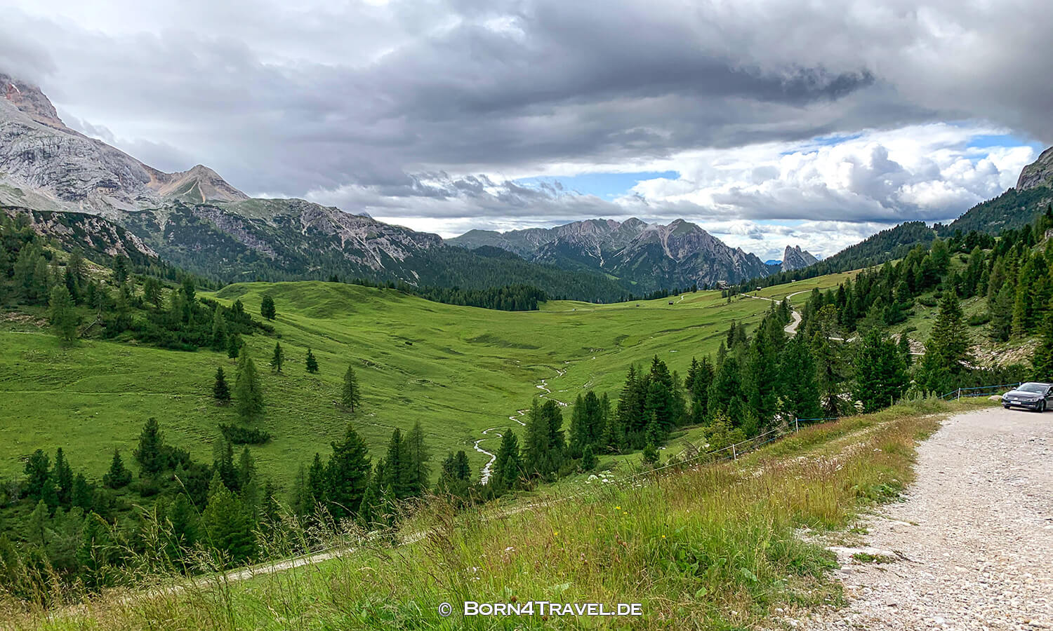 Wandern auf der Plätzwiese,Naturpark Fanes Sennes Prags, Dolomiten,Südtirol,born4travel.de