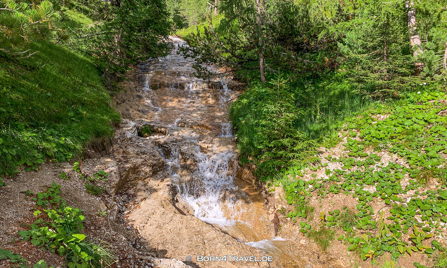 Wandern auf der Plätzwiese,Naturpark Fanes Sennes Prags, Dolomiten,Südtirol,born4travel.de