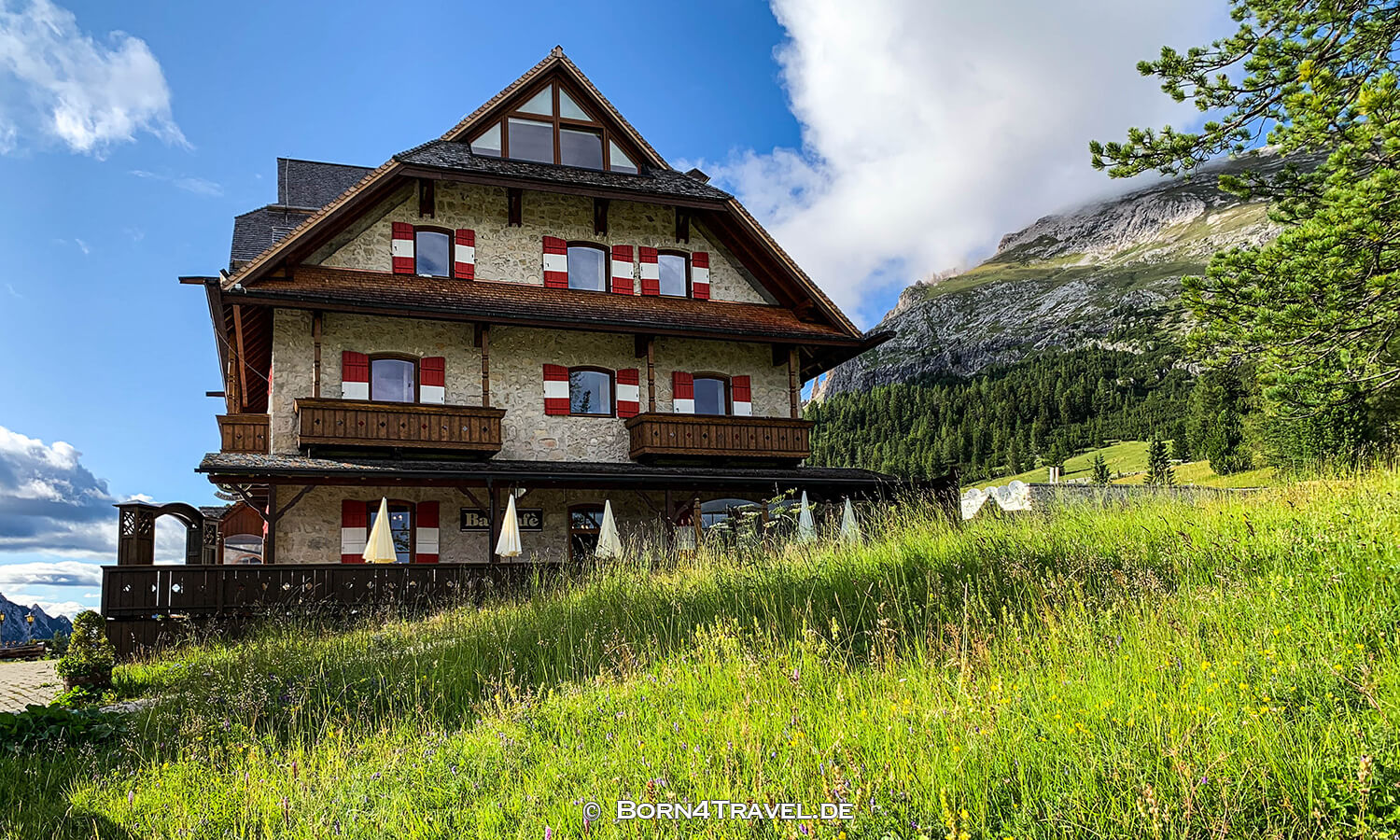 Wandern auf der Plätzwiese,Naturpark Fanes Sennes Prags, Dolomiten,Südtirol,born4travel.de