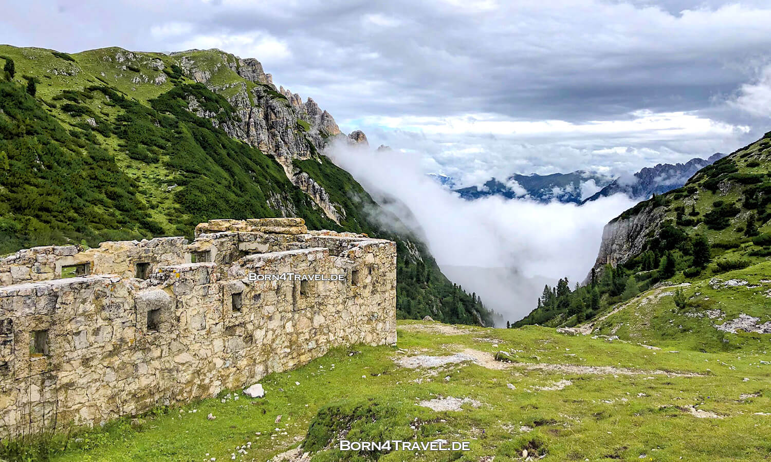 Wandern auf der plätzwiese,Naturpark Fanes-Sennes-Prags, Dolomiten,Südtirol,born4travel.de