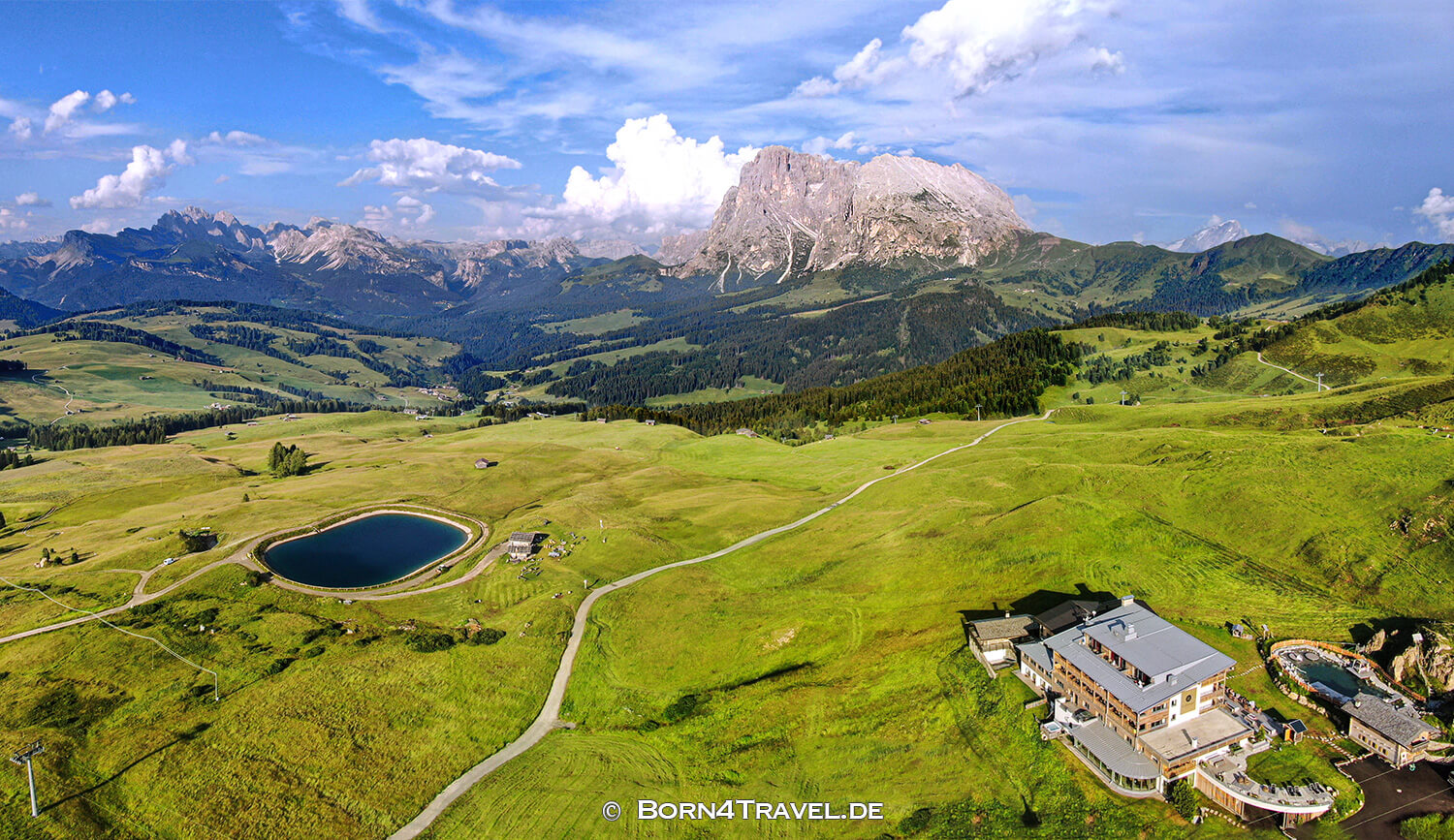 Blick vom Goldknopf auf Seceda und Seiser Alm,Südtirol,Italien,born4travel.de