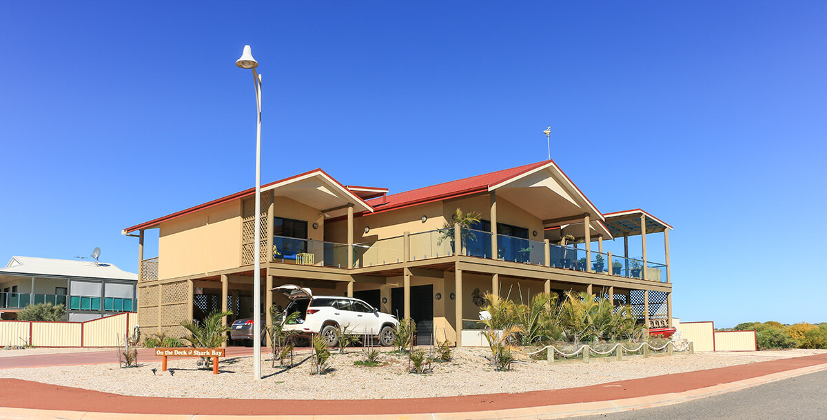 On the Deck @ Shark Bay, Denham,born4travel.de
