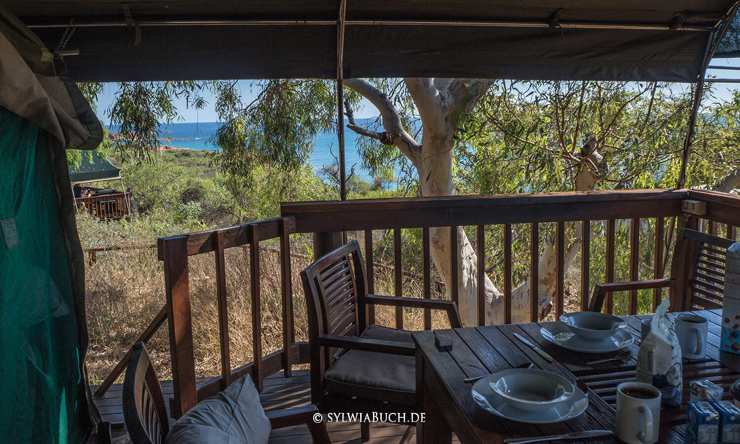 Frühstück auf der Veranda in Kooljamans Safarizelt,Dampier Peninsula,Australien,born4travel.de born4travel.de,Frühstück auf der Veranda in Kooljamans Safarizelt,Dampier Peninsula,Australien,born4travel.de
