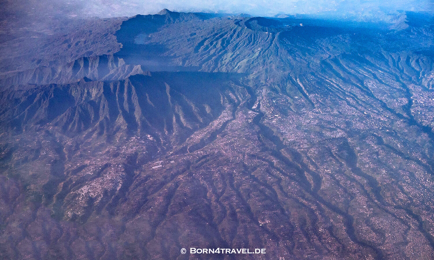 born4travel.de,Lebang,Java,SQ226,Tangkuban Perahu,Perth-Singapore flight