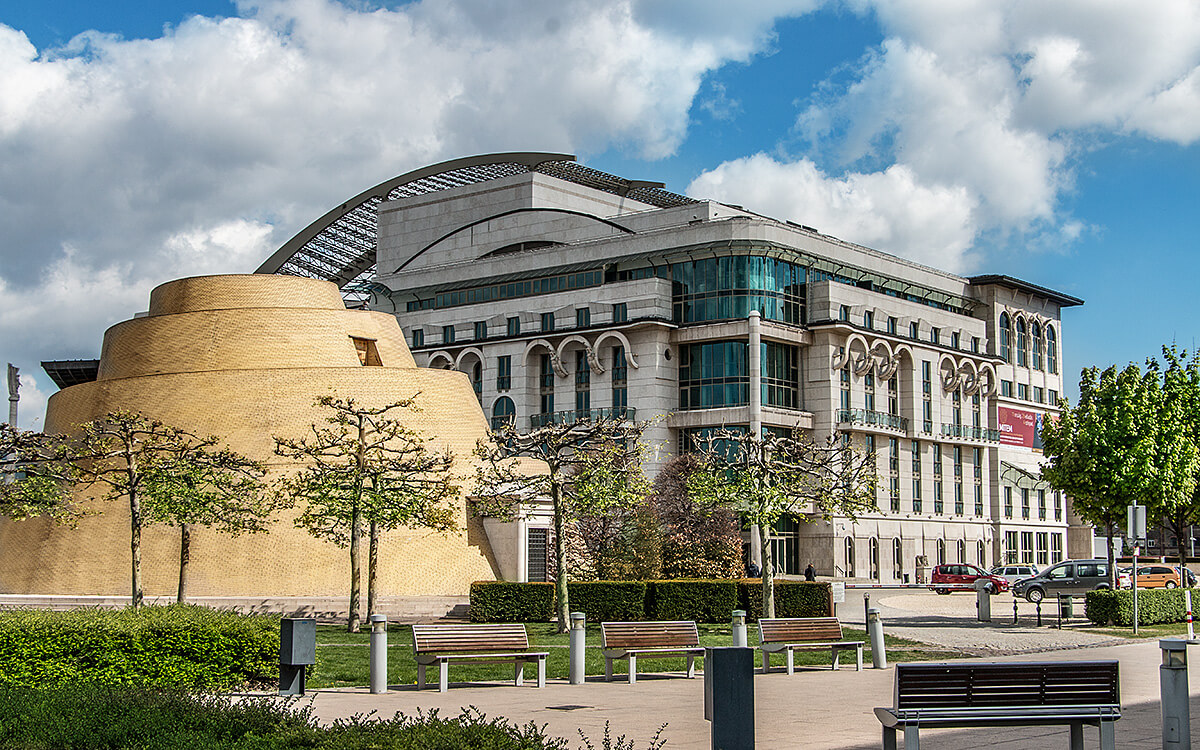 Nationaltheather - Nemzeti Színház Budapest, born4travel.de Nationaltheather - Nemzeti Színház Budapest, born4travel.de