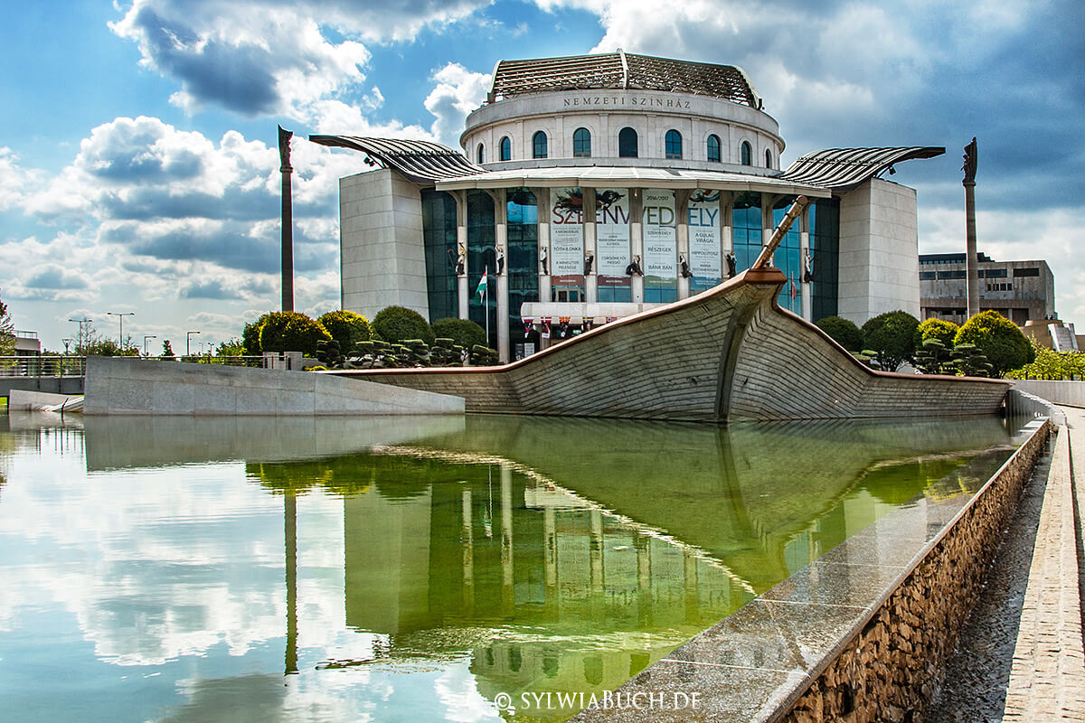Nationaltheather - Nemzeti Színház Budapest, born4travel.de Nationaltheather - Nemzeti Színház Budapest, born4travel.de
