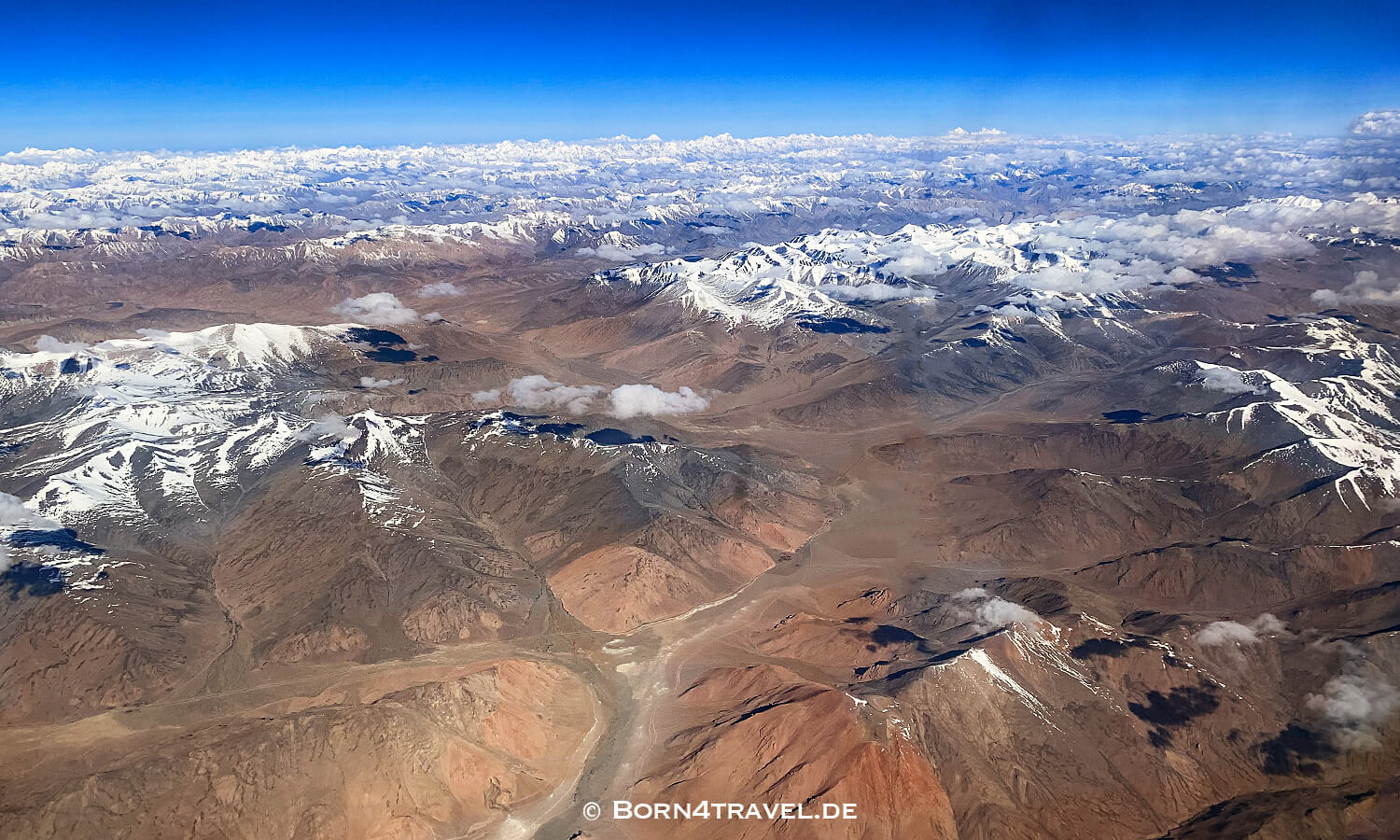 Flight from Delhi to Leh in Ladakh with Air India, Himalaya,born4travel.de