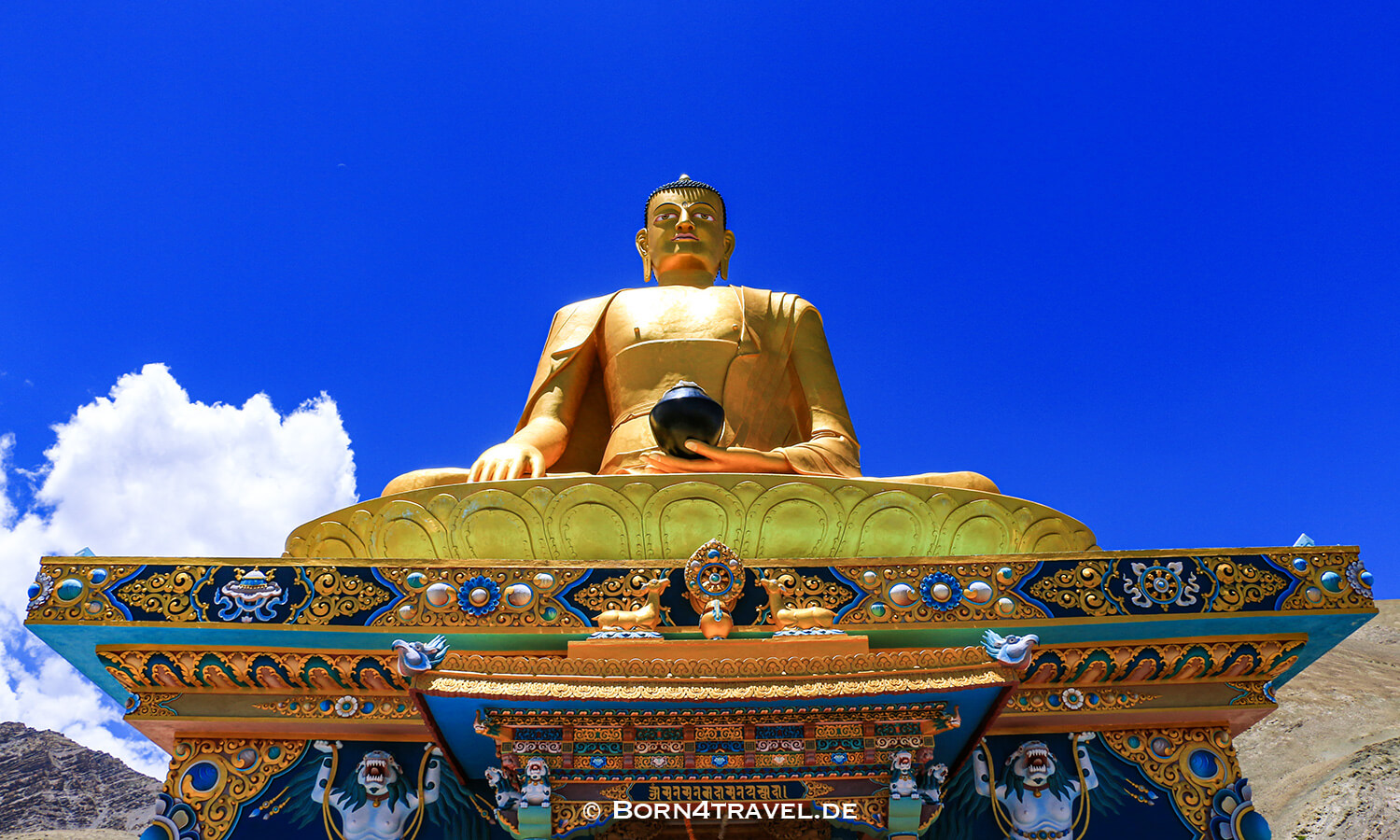 Stok Gompa & autama-Buddha-Statue in Ladakh südlich von Leh, Ladakh, Himalaya,Indien,born4travel.de Stok Gompa & autama-Buddha-Statue in Ladakh südlich von Leh, Ladakh, Himalaya,Indien,born4travel.de