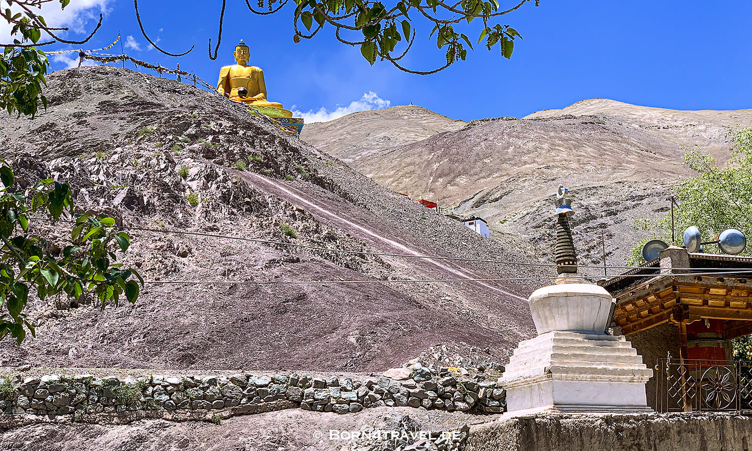 Stok Gompa & autama-Buddha-Statue in Ladakh südlich von Leh, Ladakh, Himalaya, Indien,born4travel.de Stok Gompa & autama-Buddha-Statue in Ladakh südlich von Leh, Ladakh, Himalaya, Indien,born4travel.de