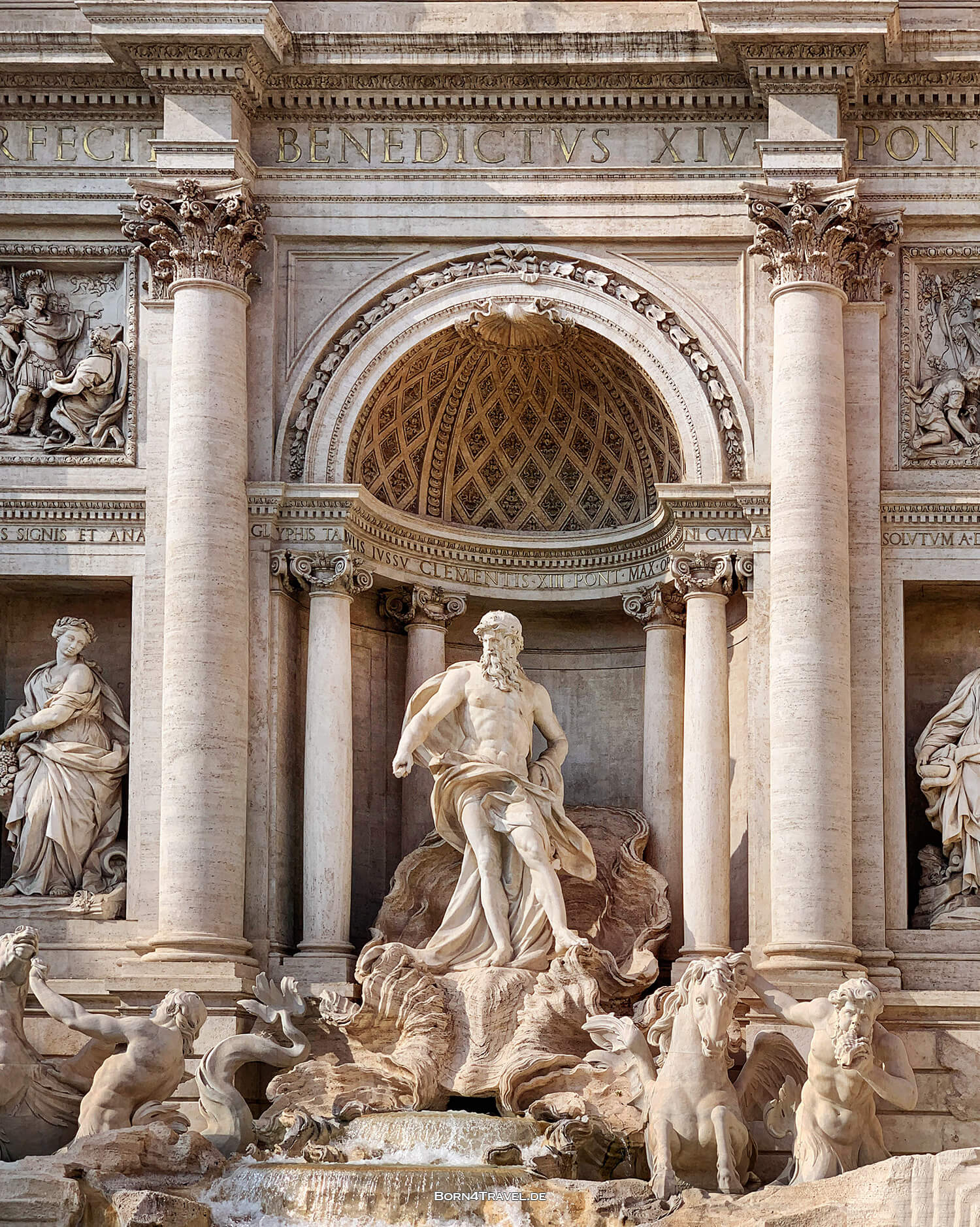 Trevi Brunnen in Rom,Reisebericht Italien,born4travel.de Trevi Brunnen in Rom,Reisebericht Italien,born4travel.de
