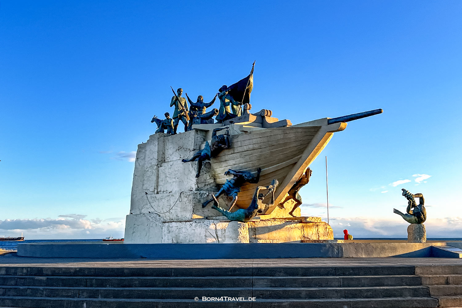 Monumento A Tripulantes Goleta Ancud,Punta Arenas,Chile,born4travel.de