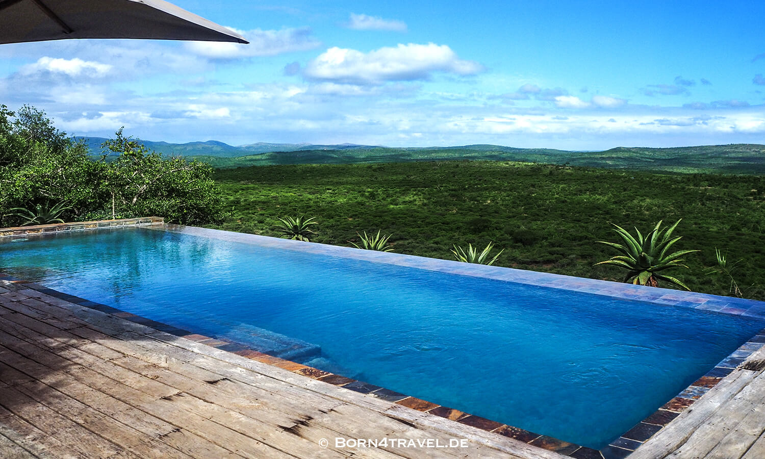 rhino_ridhe_safari_lodge,Hluhluwe Imfolozi, Kwazulu Natal,Südafrika,born4travel.de rhino_ridhe_safari_lodge,Hluhluwe Imfolozi, Kwazulu Natal,Südafrika,born4travel.de