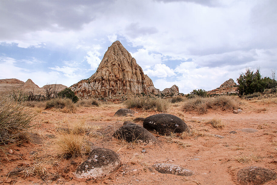Hickman Bridge,Capitol National Park,Utah,USA Hickman Bridge,Capitol National Park,Utah,USA