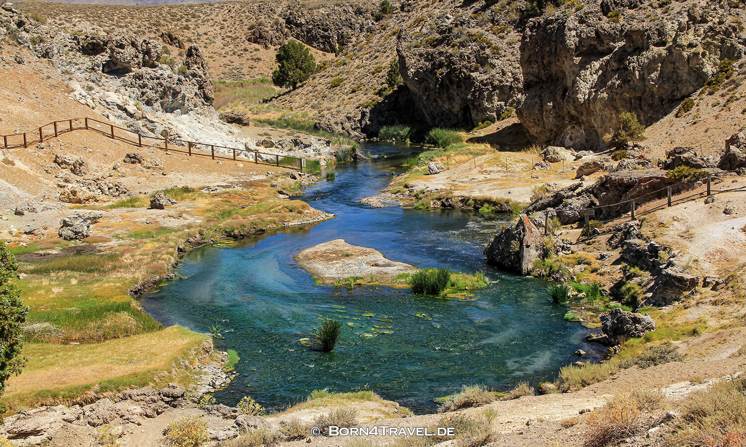 Hot Creek in Long Valley near Mammoth Lakes,California,USA,born4travel.de Hot Creek in Long Valley near Mammoth Lakes,California,USA,born4travel.de