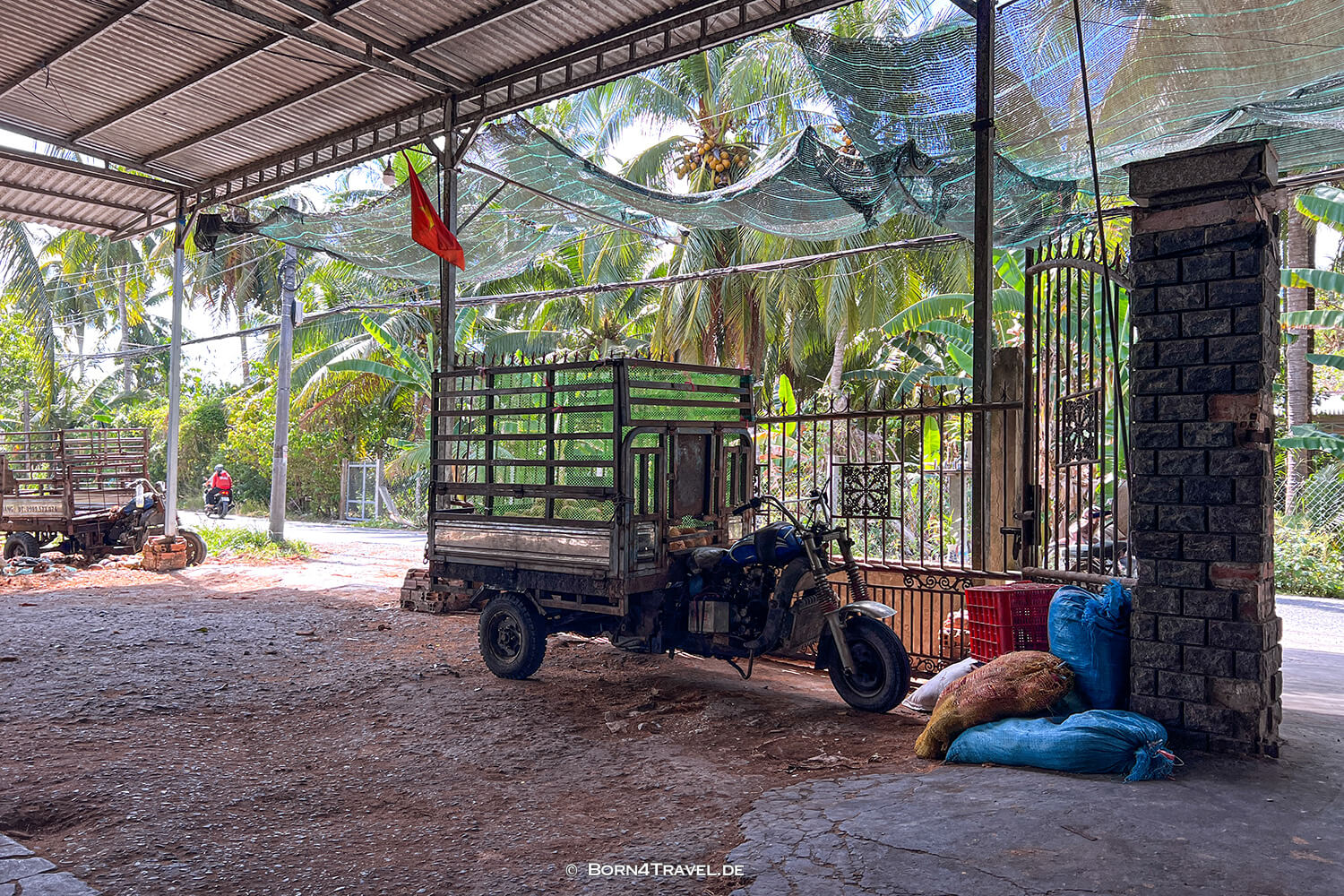 coconut processing company,Mekong Ben Tre,Vietnam2025,born4travel.de coconut processing company,Mekong Ben Tre,Vietnam2025,born4travel.de