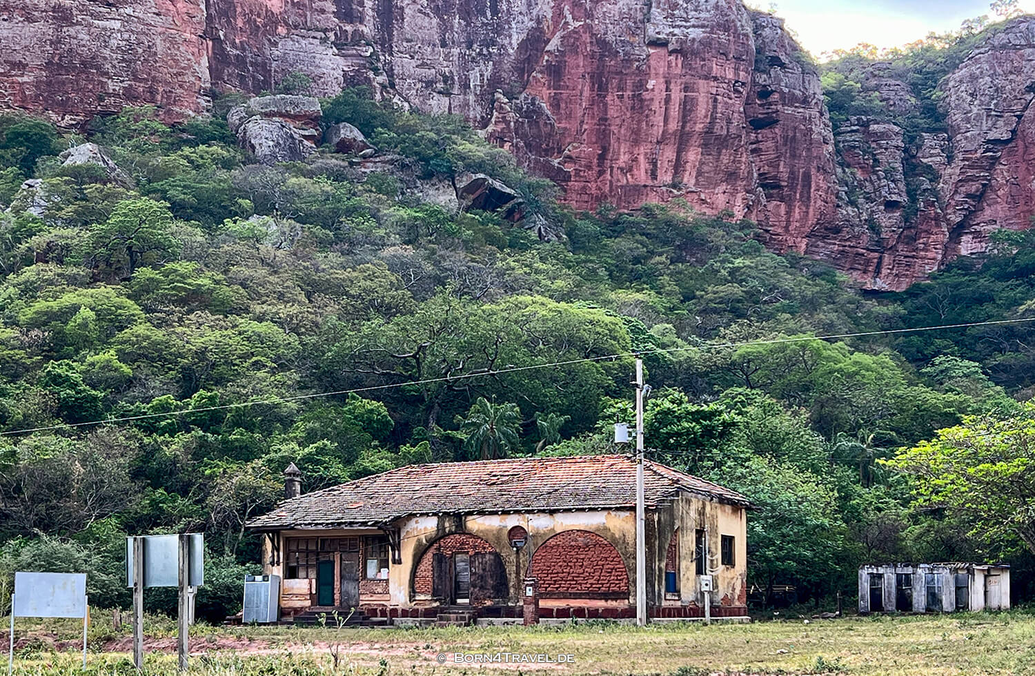 El Portón in Chquitania,Llanos de Chiquitos,Chiquitania,Bolivien,born4travel.de El Portón in Chquitania,Llanos de Chiquitos,Chiquitania,Bolivien,born4travel.de