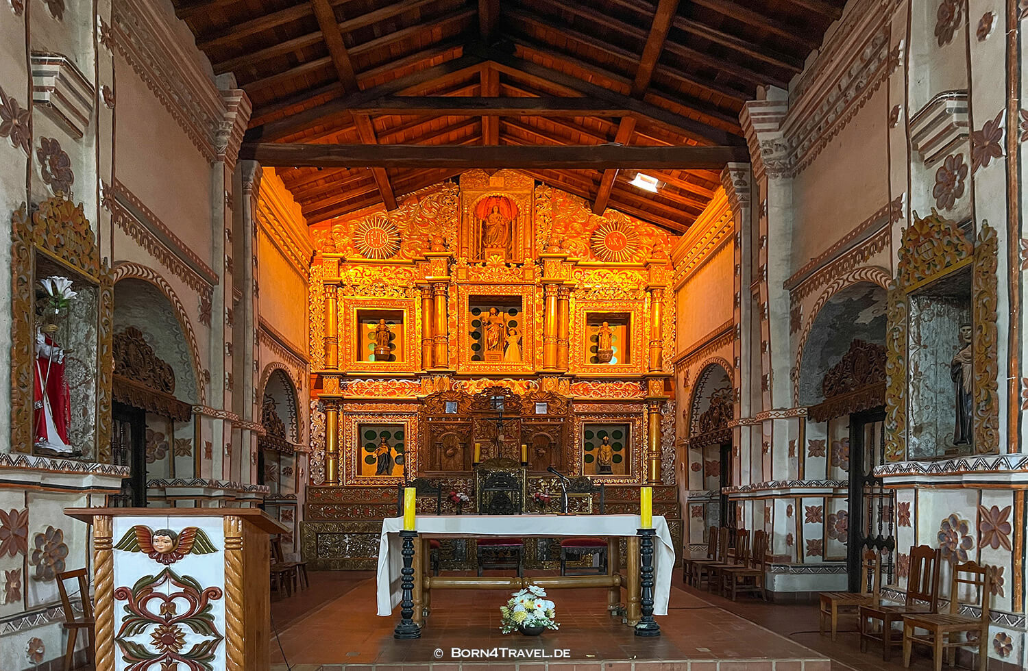 Iglesia Jesuita de San José de Chiquitos,Llanos de Chiquitos,Chiquitania,Bolivien,born4travel.de Iglesia Jesuita de San José de Chiquitos,Llanos de Chiquitos,Chiquitania,Bolivien,born4travel.de
