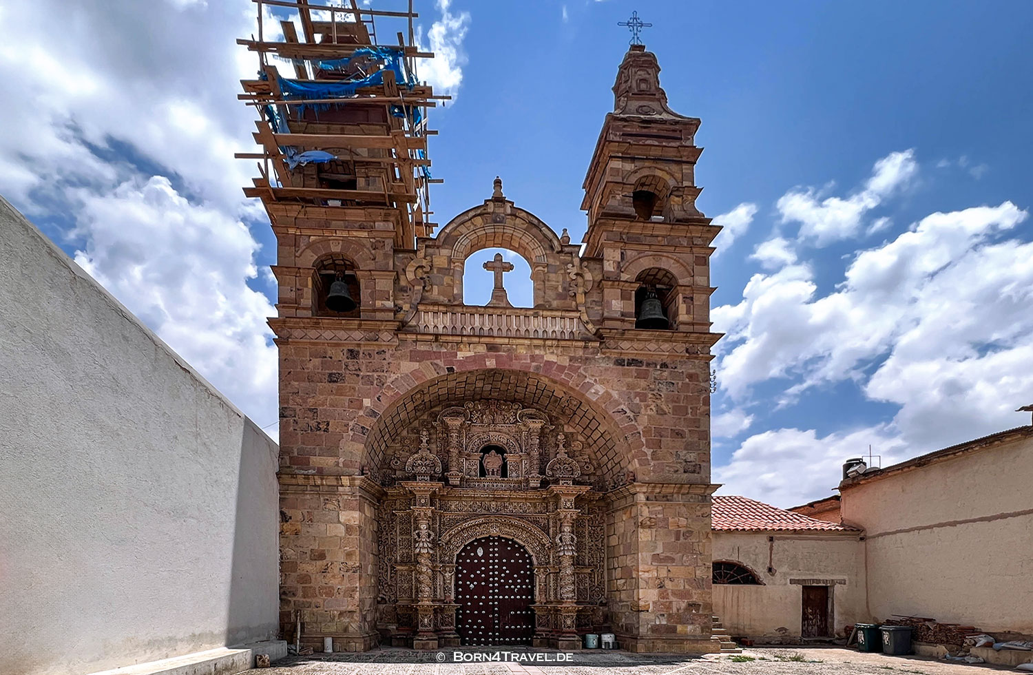 Iglesia de San Lorenzo de Carangas in Potosí,Bolivien,born4travel.de Iglesia de San Lorenzo de Carangas in Potosí,Bolivien,born4travel.de