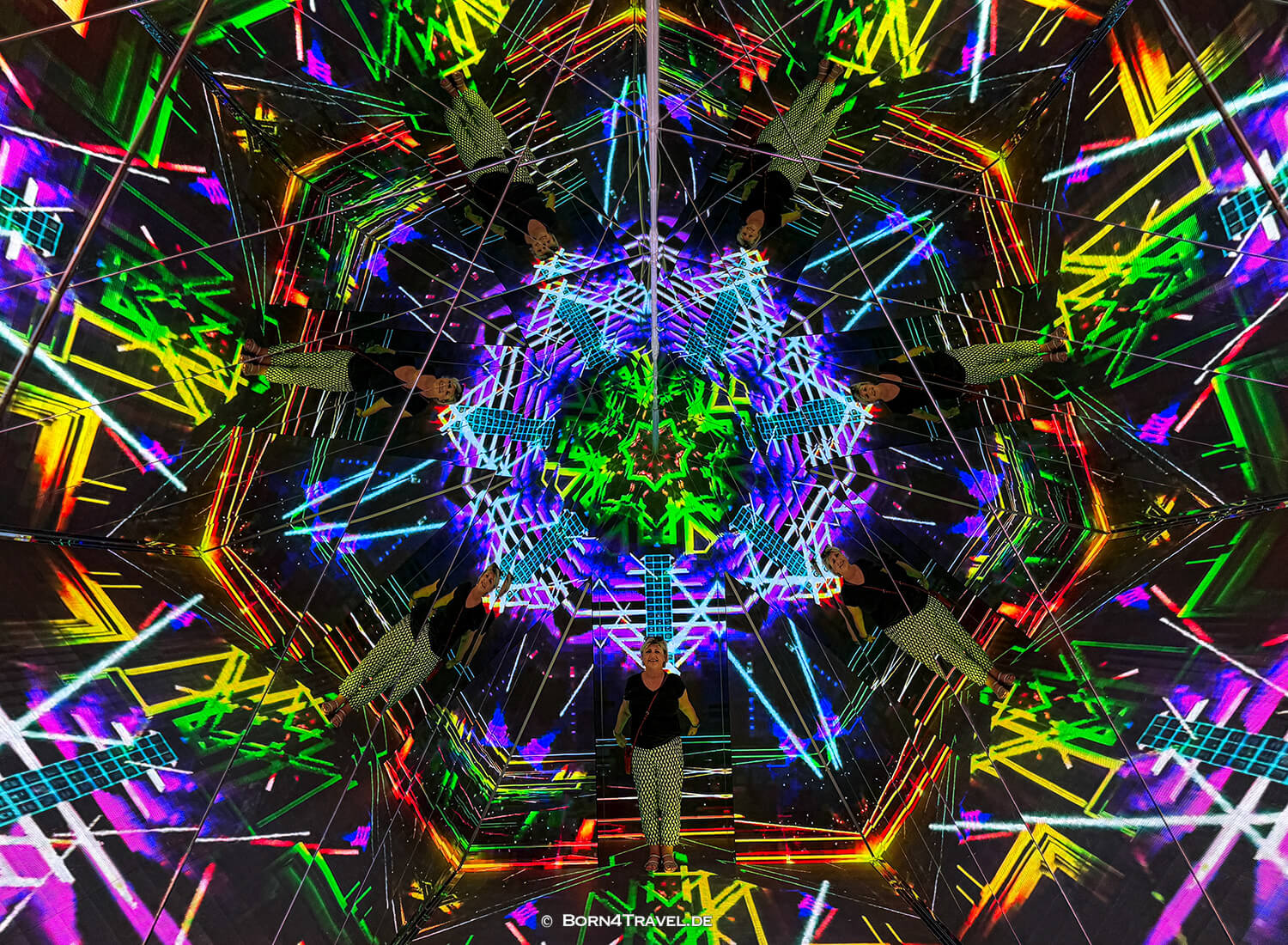 Space Time Cube iSeacon Bangkae BKK,2026,born4travel.de Space Time Cube Seacon Bangkae BKK,2026,born4travel.de