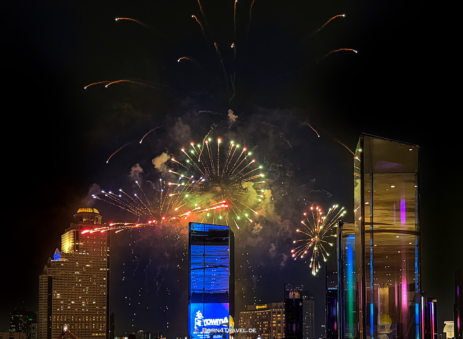 Fireworks Icon Siam Bangkok,2026,born4travel.de Fireworks Icon Siam Bangkok,2026,born4travel.de