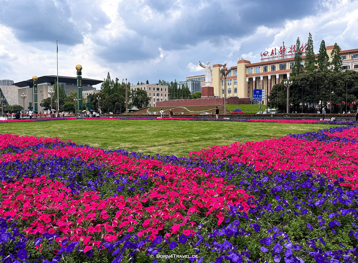 Tianfu Square,Chengdu,Sichuan,China2026,born4travel.de Tianfu Square,Chengdu,Sichuan,China2026,born4travel.de