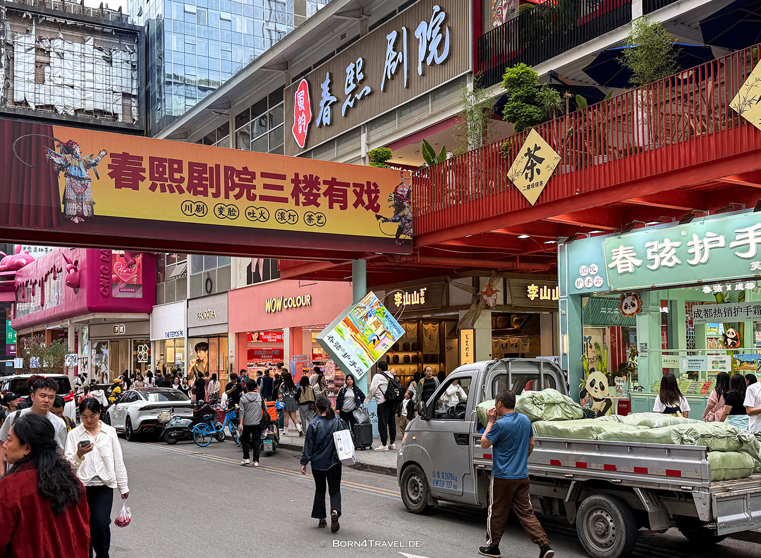 Chunxi Road,Chengdu,Sichuan,China2026,born4travel.de Chunxi Road,Chengdu,Sichuan,China2026,born4travel.de