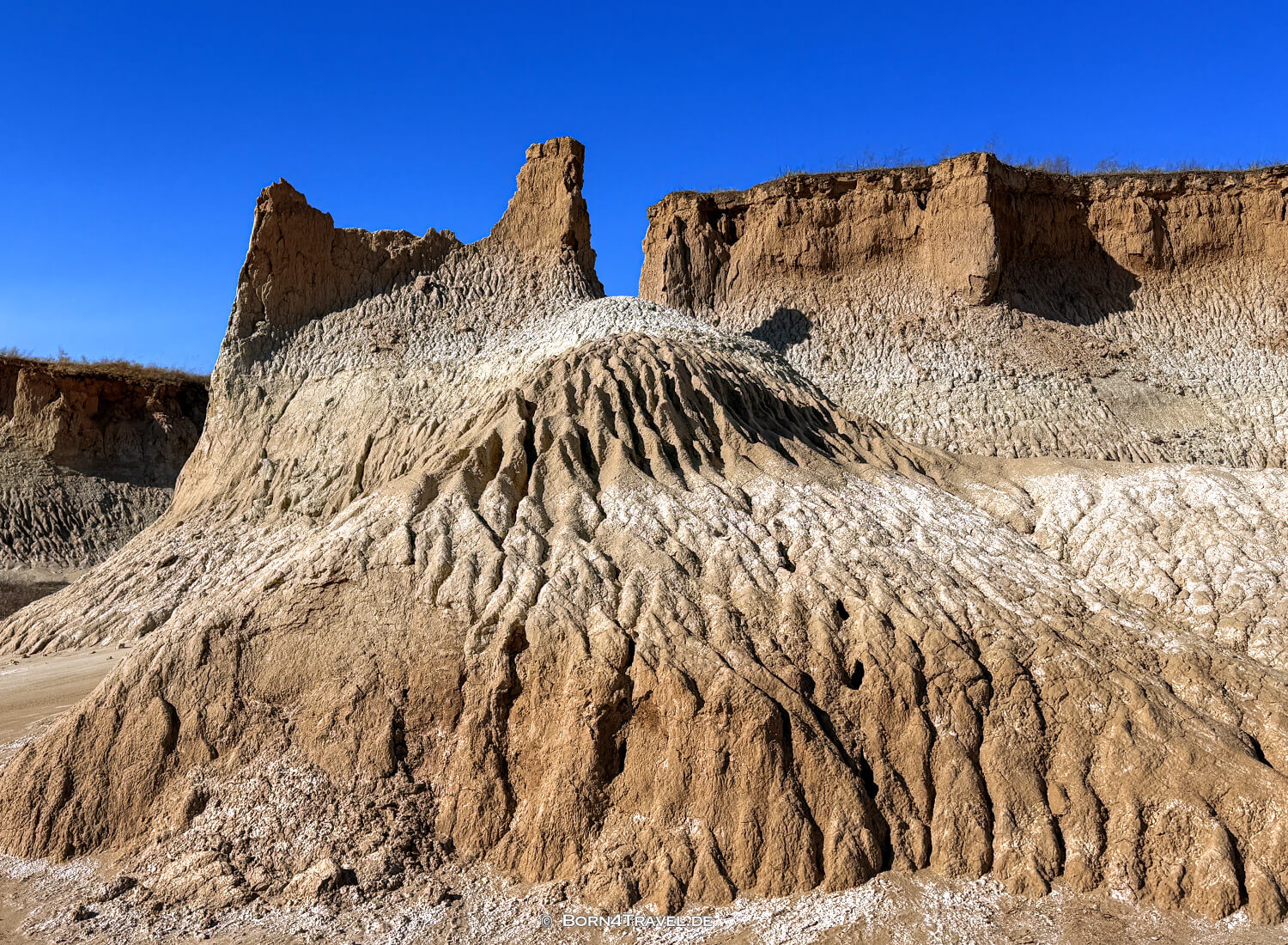 Rote Steine in Tulin,Datong,China2026,born4travel.de Rote Steine in Tulin,Datong,China2026,born4travel.de