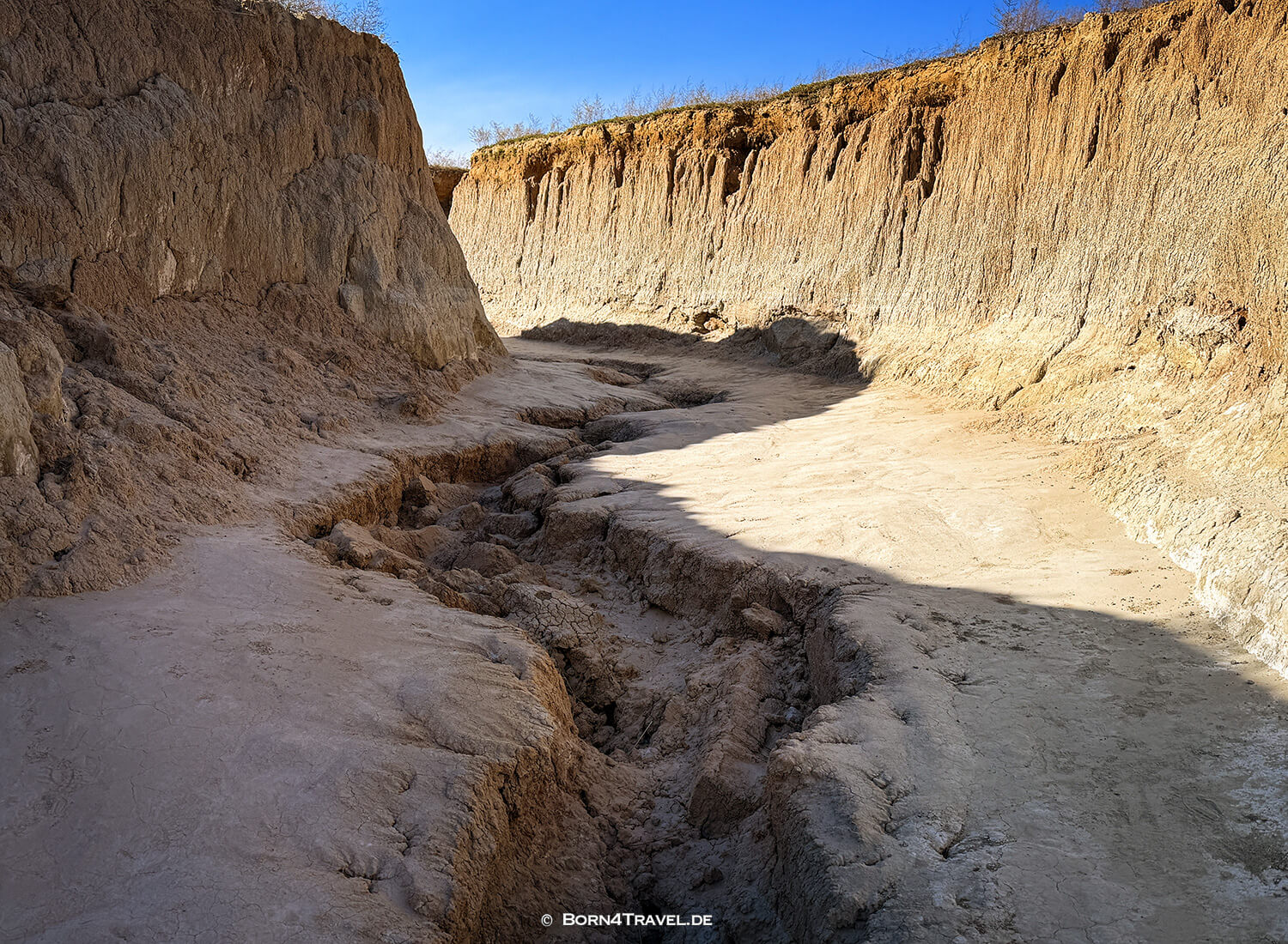 Rote Steine in Tulin,Datong,China2026,born4travel.de Rote Steine in Tulin,Datong,China2026,born4travel.de