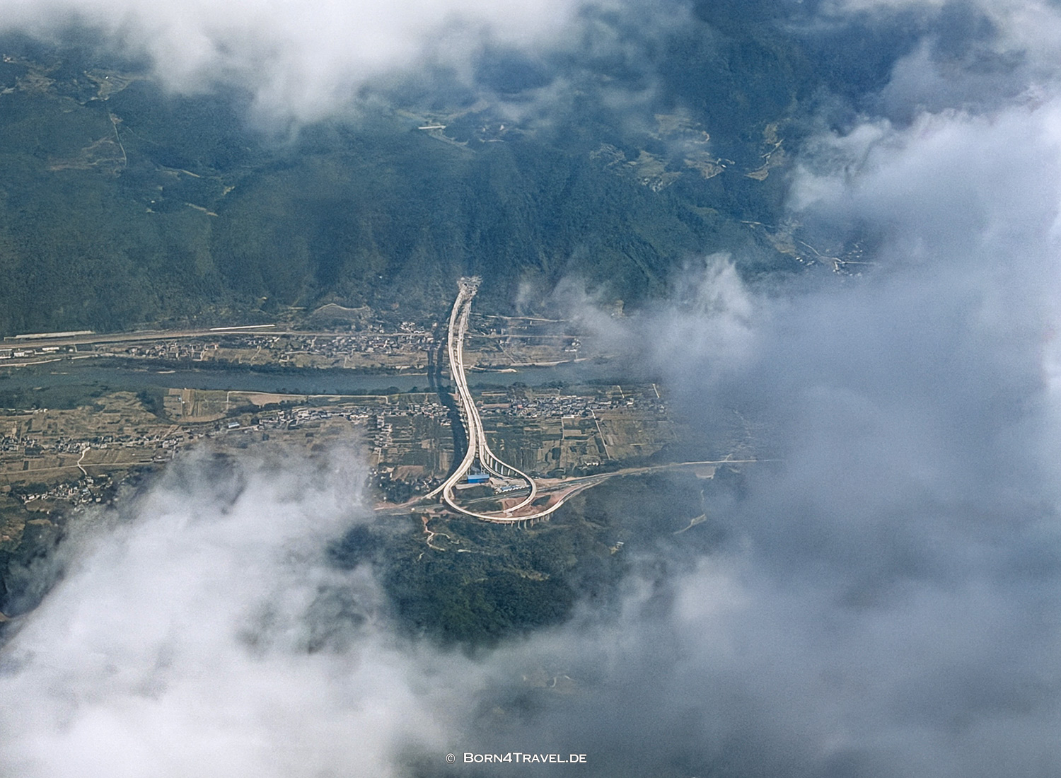 Beijing to Zhangjiajie flight, China2026,born4travel.de Beijing to Zhangjiajie flight, China2026,born4travel.de