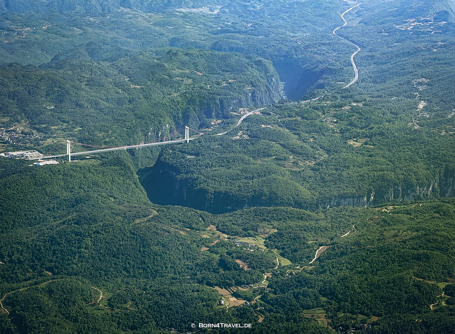 Beijing to Zhangjiajie flight, China2026,born4travel.de Zhanghua Lishui Grand Bridge near Zhangjiajie CA 8609, China2026,born4travel.de