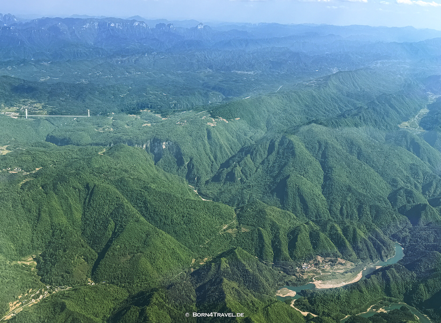 Beijing to Zhangjiajie flight, China2026,born4travel.de Zhanghua Lishui Grand Bridge near Zhangjiajie CA 8609, China2026,born4travel.de