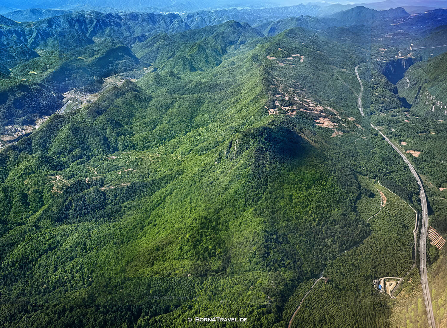Beijing to Zhangjiajie flight, China2026,born4travel.de Beijing to Zhangjiajie flight, China2026,born4travel.de