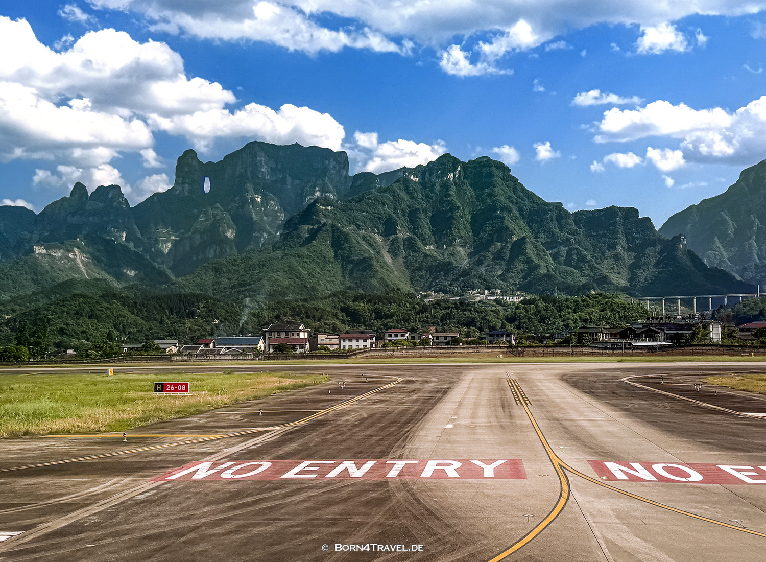 Beijing to Zhangjiajie flight, China2026,born4travel.de Beijing to Zhangjiajie flight, China2026,born4travel.de