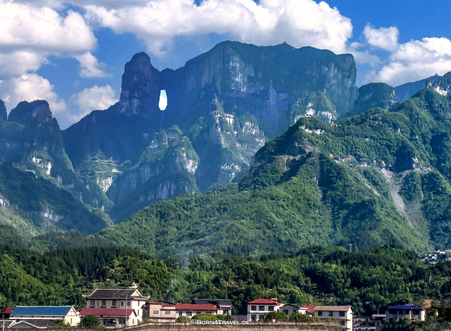 Beijing to Zhangjiajie flight, China2026,born4travel.de Beijing to Zhangjiajie flight, China2026,born4travel.de