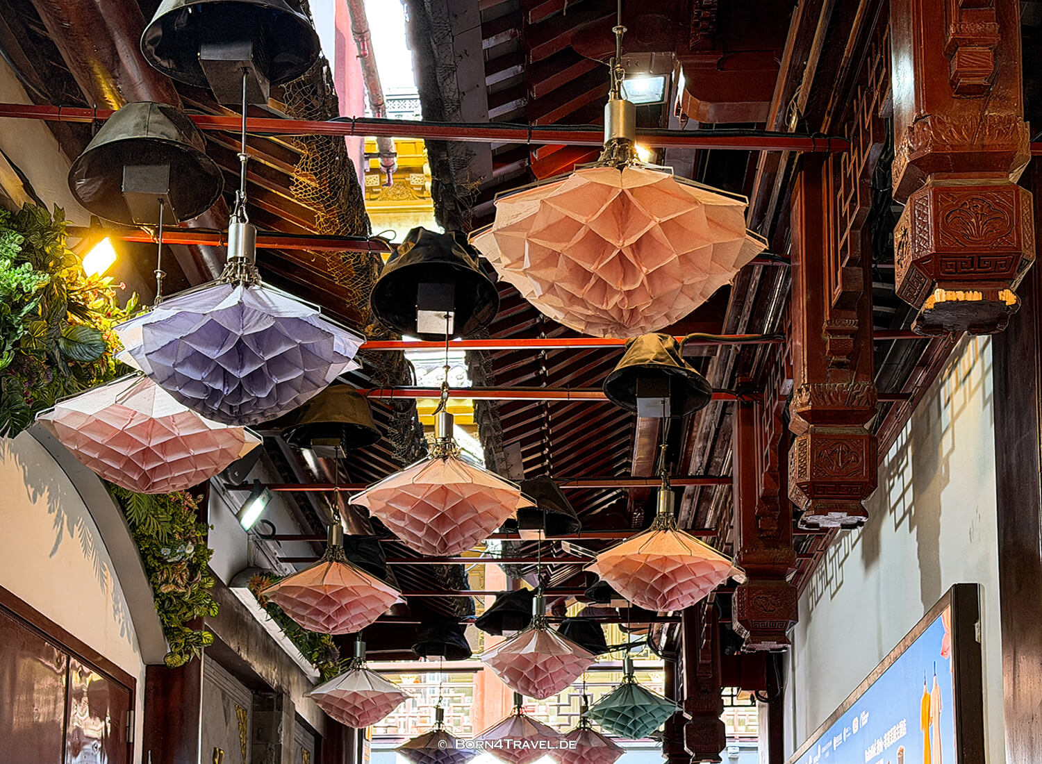 Yuyuan Bazaar in Shanghai,China2026,born4travel.de Yuyuan Bazaar in Shanghai,China2026,born4travel.de