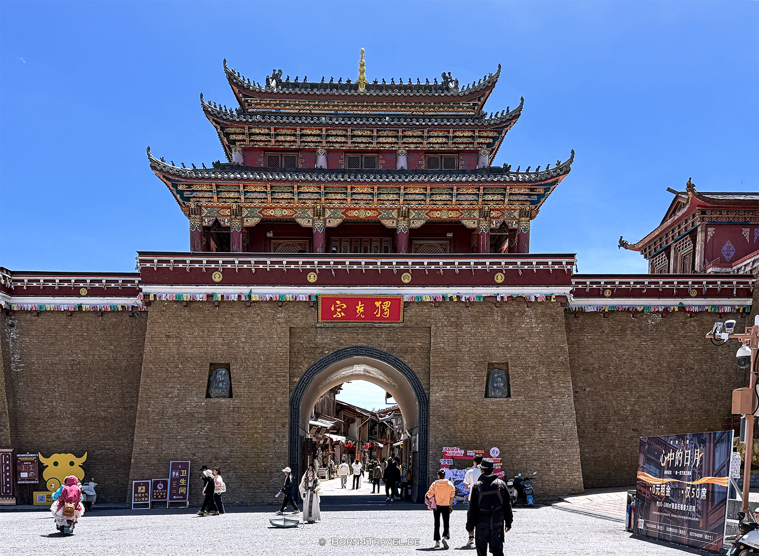 North Gate von Dukezong,Shangri-la,YunnannChina2026,born4travel.de North Gate von Dukezong,Shangri-la,YunnannChina2026,born4travel.de
