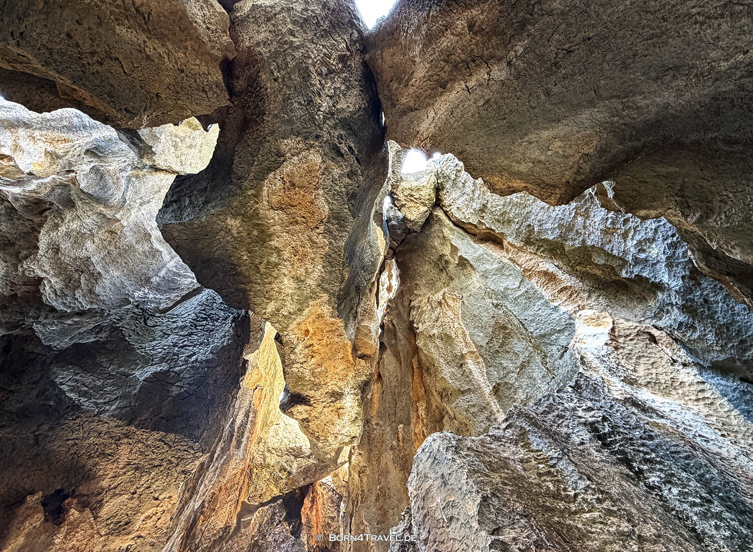 The Sword Peak Pond,Shinlin,Kunming,China2026,born4travel.de