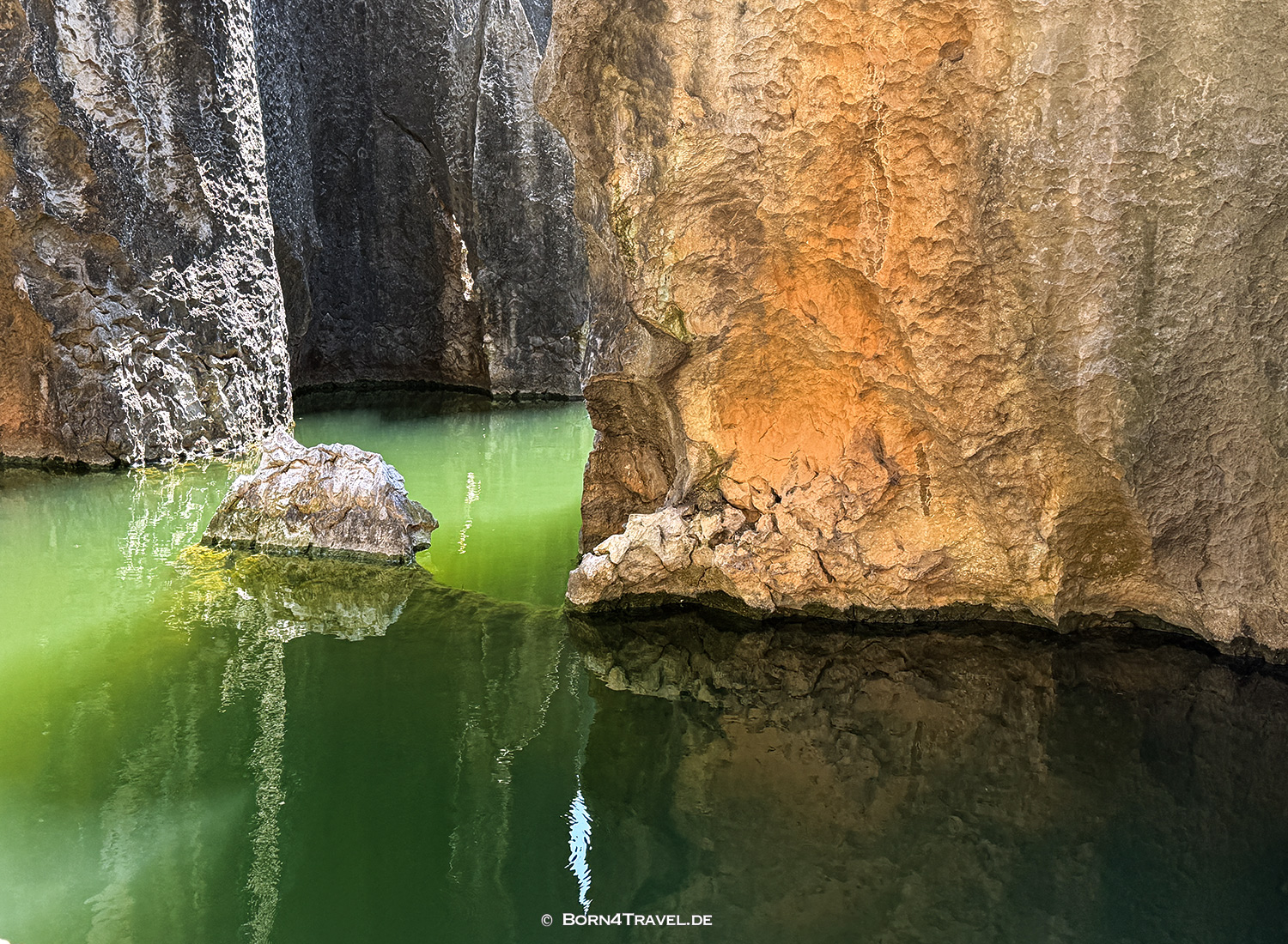The Sword Peak Pond,Shinlin,Kunming,China2026,born4travel.de