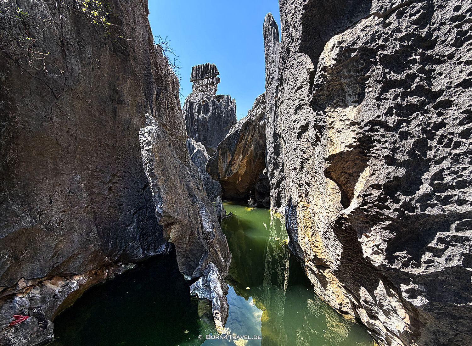 The Sword Peak Pond,Shinlin,Kunming,China2026,born4travel.de