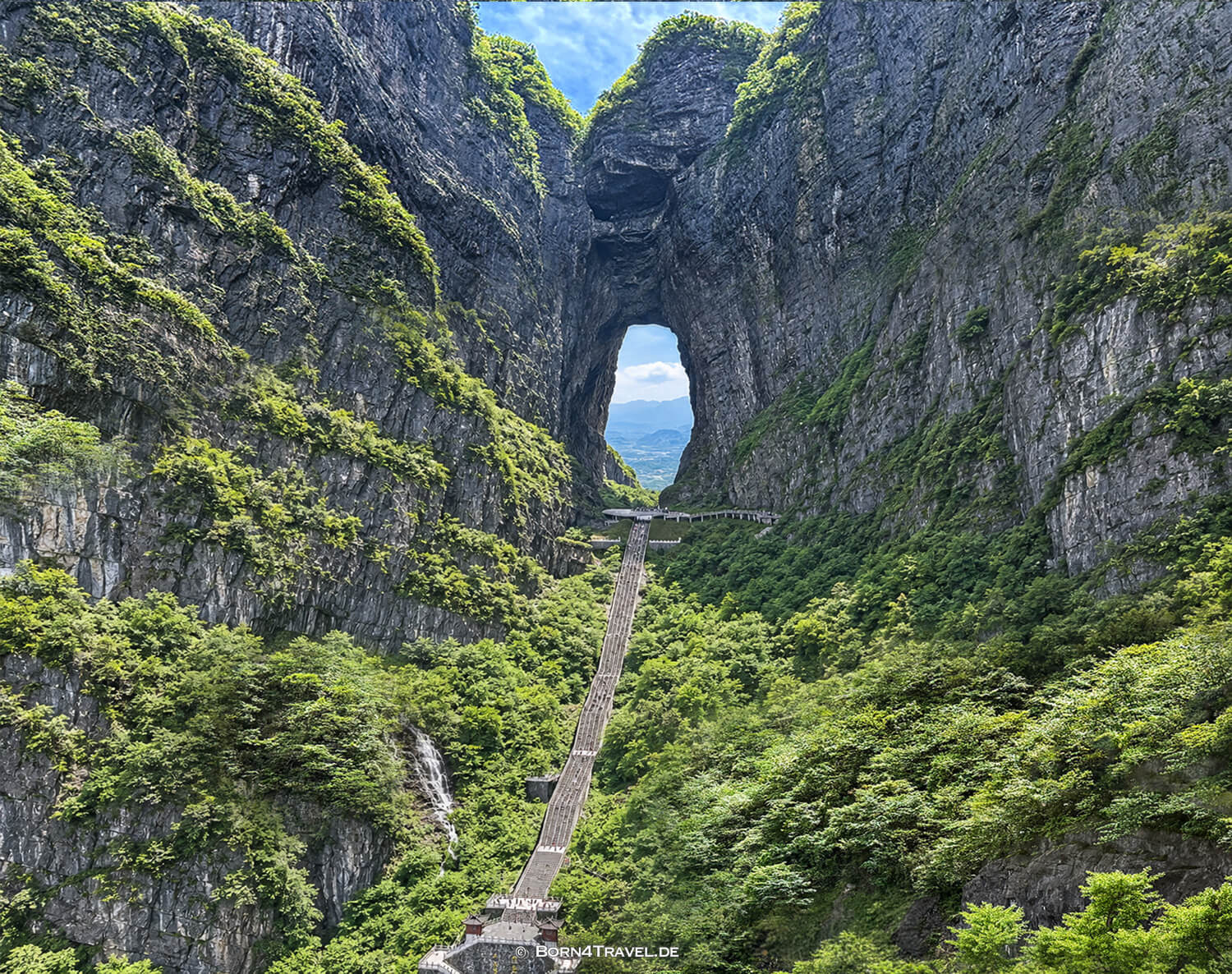 Tianmenshan National Forest Park Zhangjiajie,China2026,born4travel.de Tianmenshan National Forest Park Zhangjiajie,China2026,born4travel.de