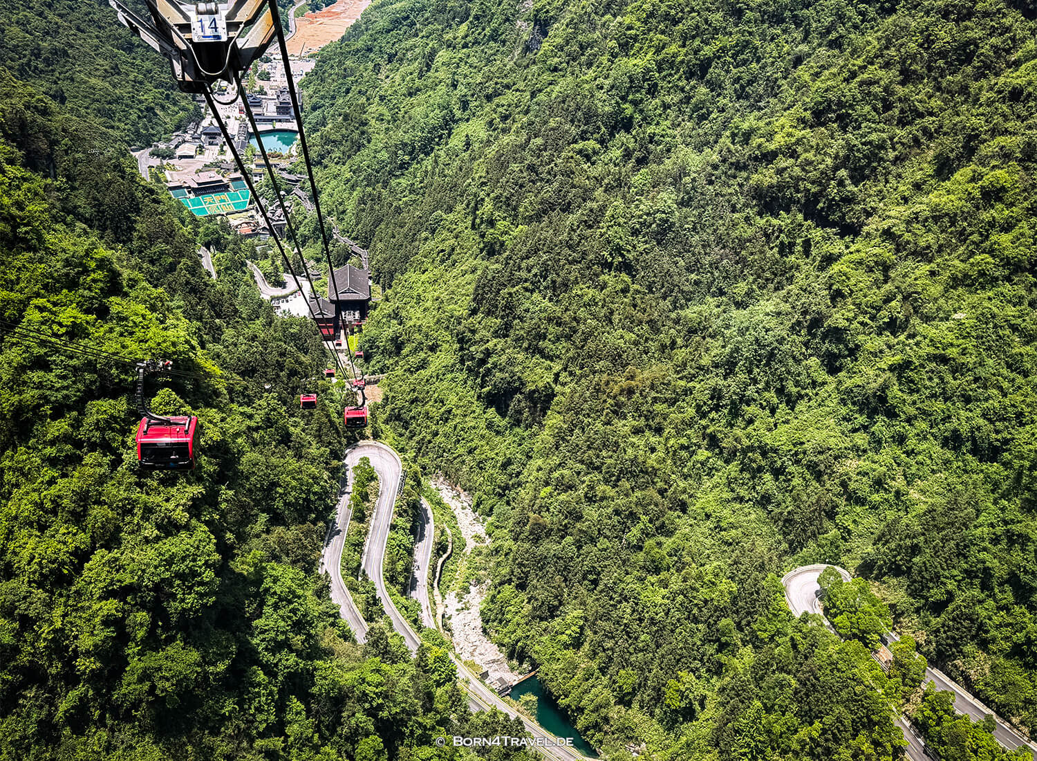 Tianmenshan National Forest Park Zhangjiajie,China2026,born4travel.de Tianmenshan National Forest Park Zhangjiajie,China2026,born4travel.de