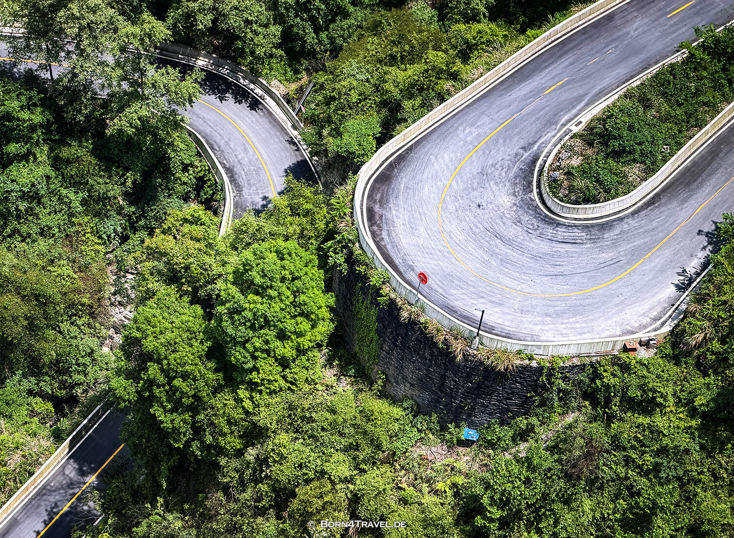 Tianmenshan National Forest Park Zhangjiajie,China2026,born4travel.de Tianmenshan National Forest Park Zhangjiajie,China2026,born4travel.de