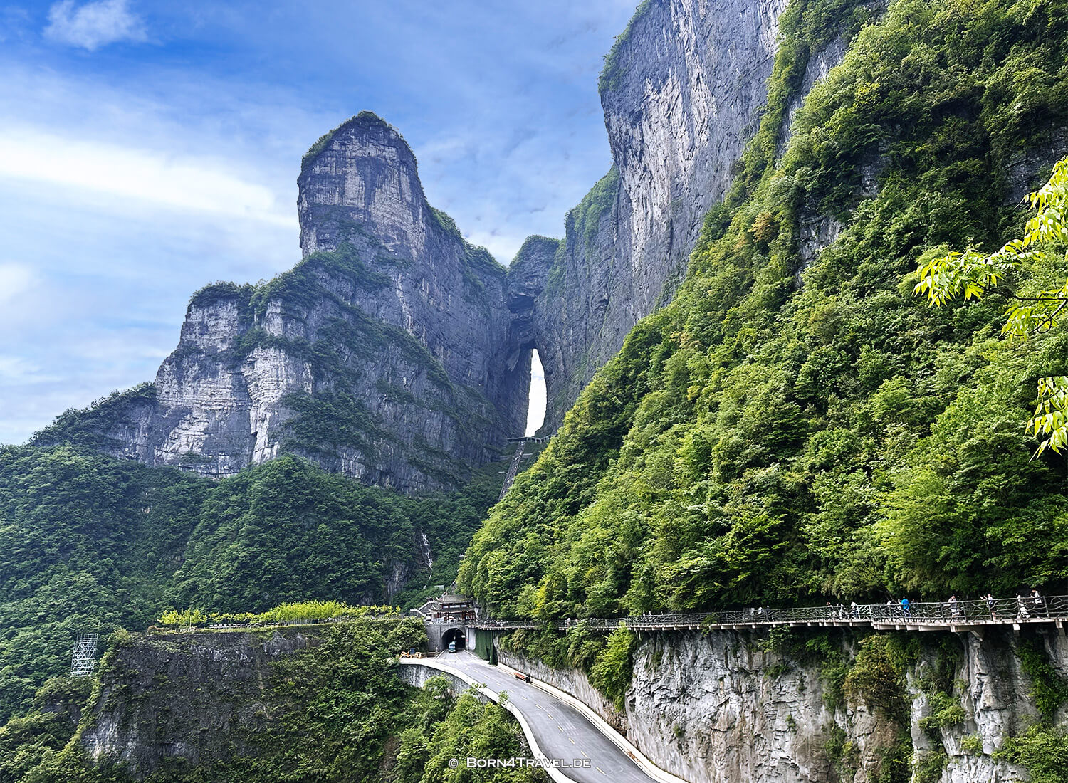 Tianmenshan National Forest Park Zhangjiajie,China2026,born4travel.de Tianmenshan National Forest Park Zhangjiajie,China2026,born4travel.de