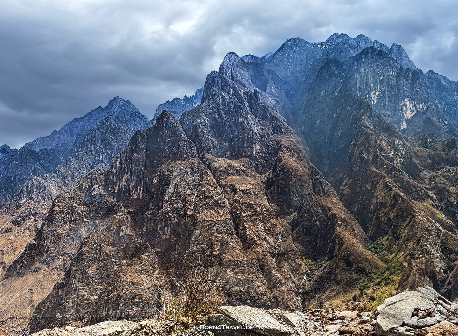Tiger Leaping Gorge, Yunnan,China2026,born4travel.de Tiger Leaping Gorge, Yunnan,China2026,born4travel.de