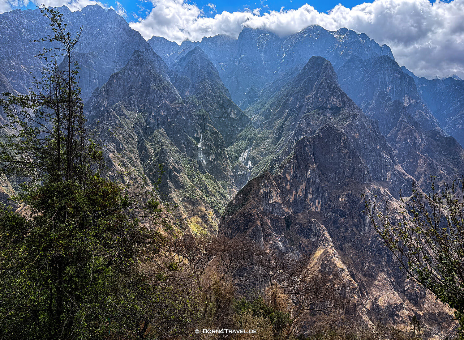 Tiger Leaping Gorge High Trail, Yunnan,China2026,born4travel.de Tiger Leaping Gorge High Trail, Yunnan,China2026,born4travel.de