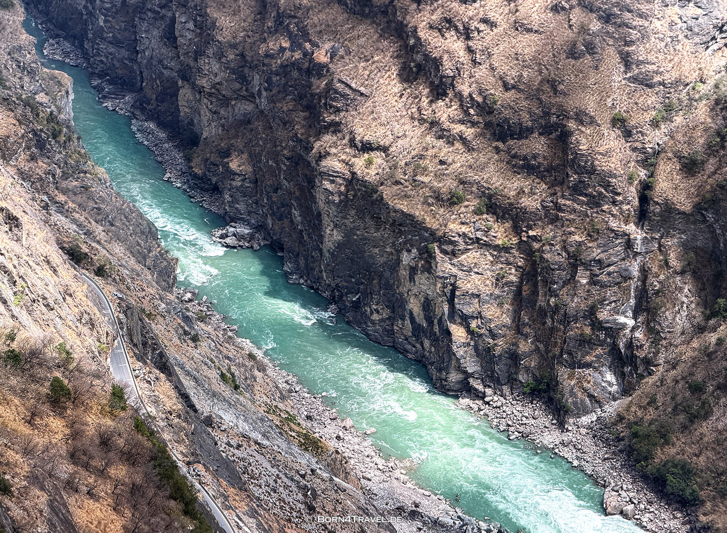 Tiger Leaping Gorge High Trail, Yunnan,China2026,born4travel.de Tiger Leaping Gorge High Trail, Yunnan,China2026,born4travel.de