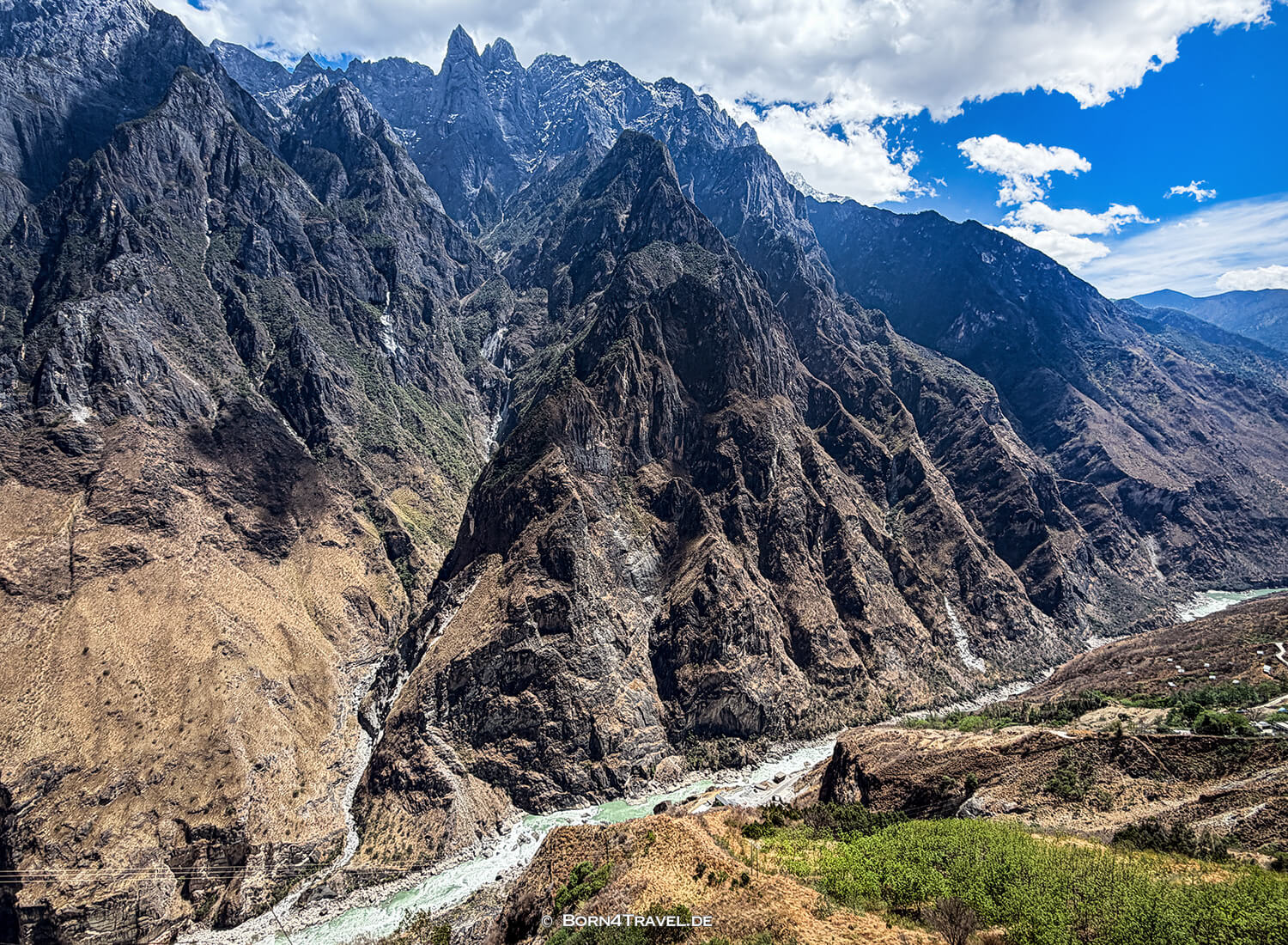 Tiger Leaping Gorge High Trail, Yunnan,China2026,born4travel.de Tiger Leaping Gorge High Trail, Yunnan,China2026,born4travel.de