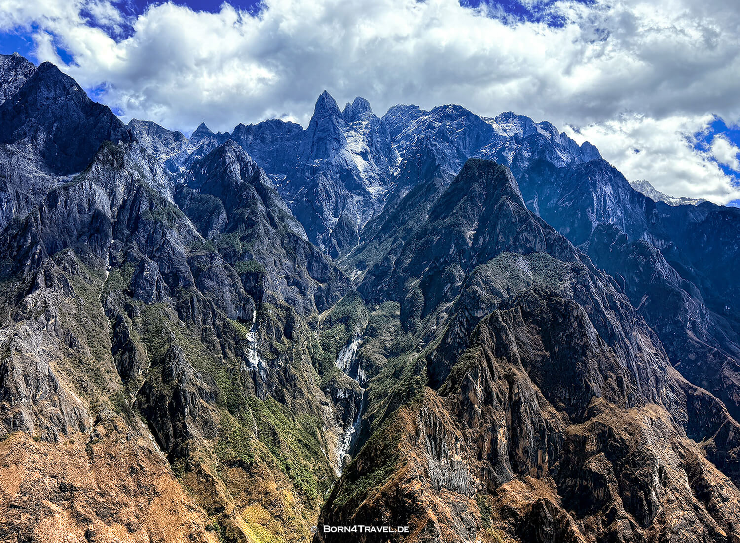 Tiger Leaping Gorge High Trail, Yunnan,China2026,born4travel.de Tiger Leaping Gorge High Trail, Yunnan,China2026,born4travel.de