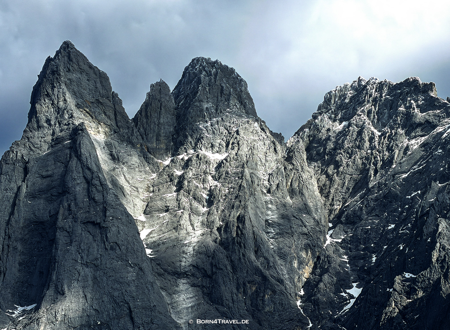 Tiger Leaping Gorge High Trail, Yunnan,China2026,born4travel.de Tiger Leaping Gorge High Trail, Yunnan,China2026,born4travel.de